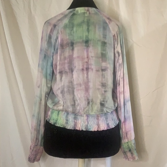 2/$20 SALE Cloth & Stone Tie dye V-Neck Shirred Peasant Blouse - Picture 3 of 6
